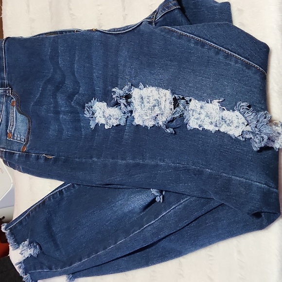 Fashion Nova Distressed Skinny Jeans Sz 1x. 38x27 - Picture 6 of 8